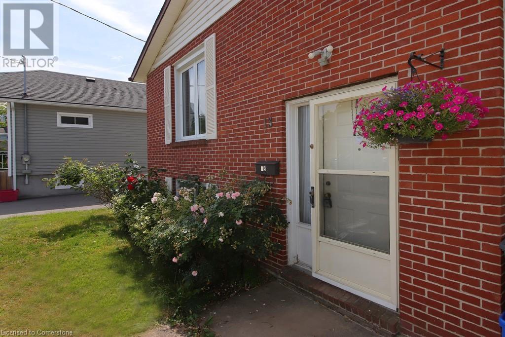 13 Cumming Street, St. Catharines, Ontario  L2S 1H6 - Photo 1 - XH4186247