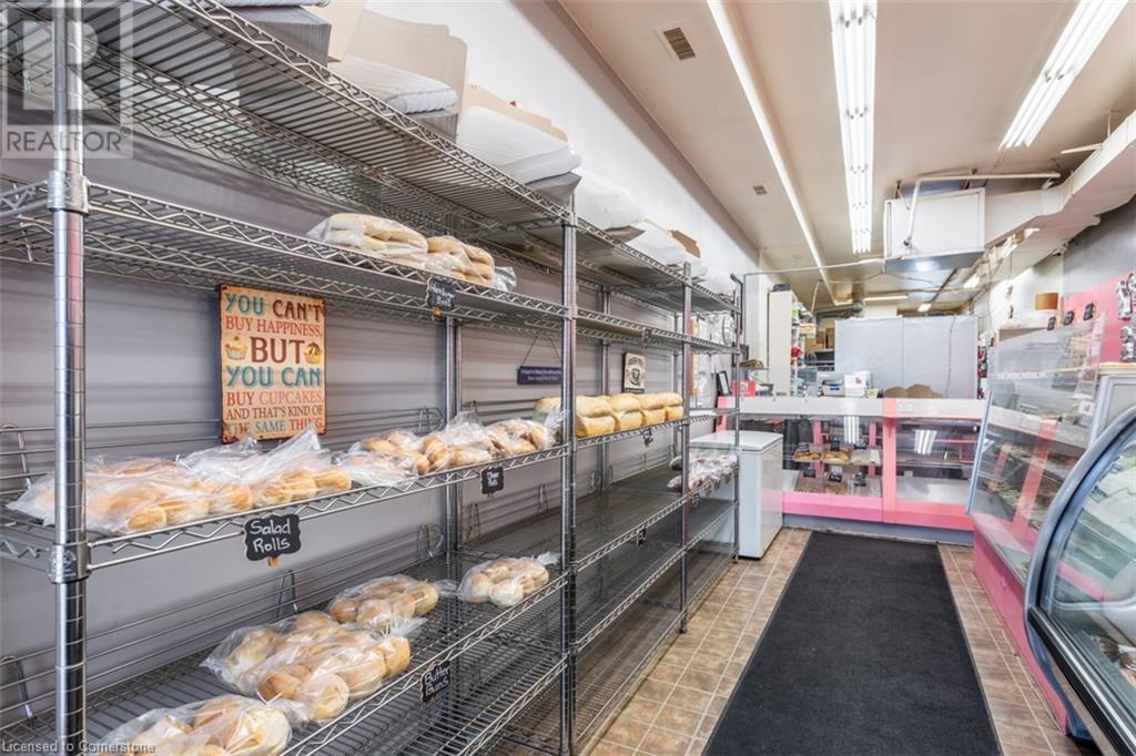 2049 Mount Forest Drive, Burlington, Ontario  L7P 1H4 - Photo 6 - XH4191167