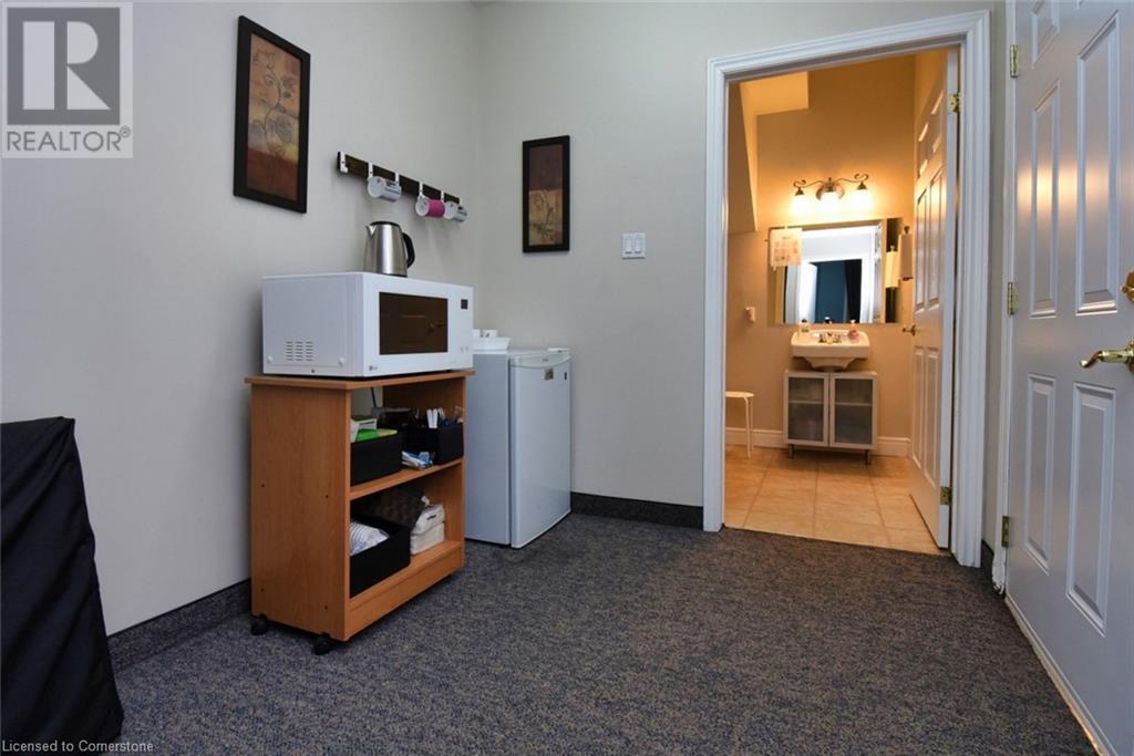 581 Plains Road E, Burlington, Ontario  L7T 2E6 - Photo 6 - XH4192973