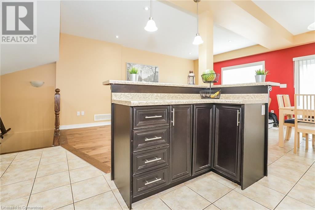 51 Redcedar Crescent, Stoney Creek, Ontario  L8E 0G3 - Photo 6 - XH4193578