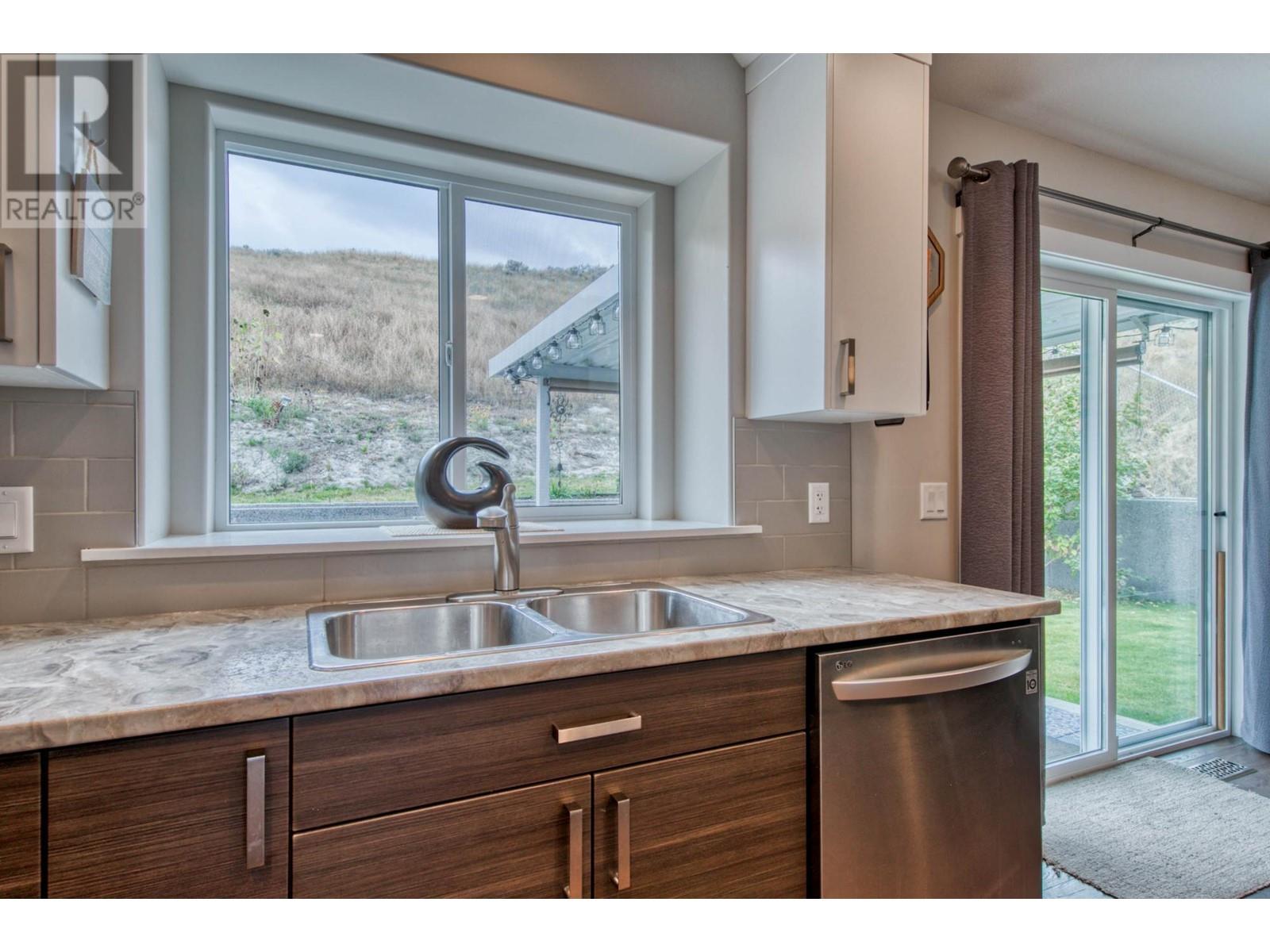 8707 Badger Drive, Kamloops, British Columbia   - Photo 11 - 180953