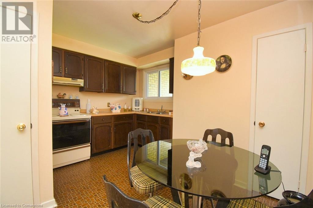 2 Westdale Avenue, Port Dover, Ontario N0A 1N4 - Photo 12 - XH4198405