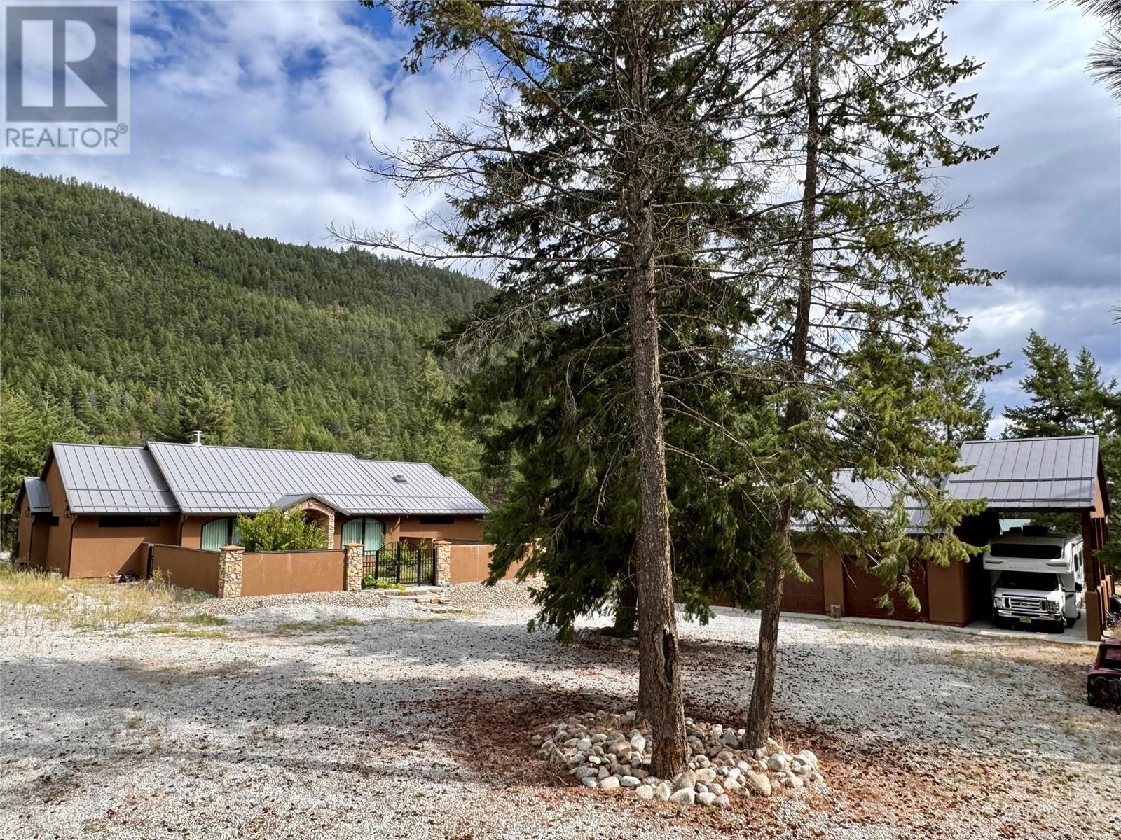 4335 Maxwell Road, peachland, British Columbia