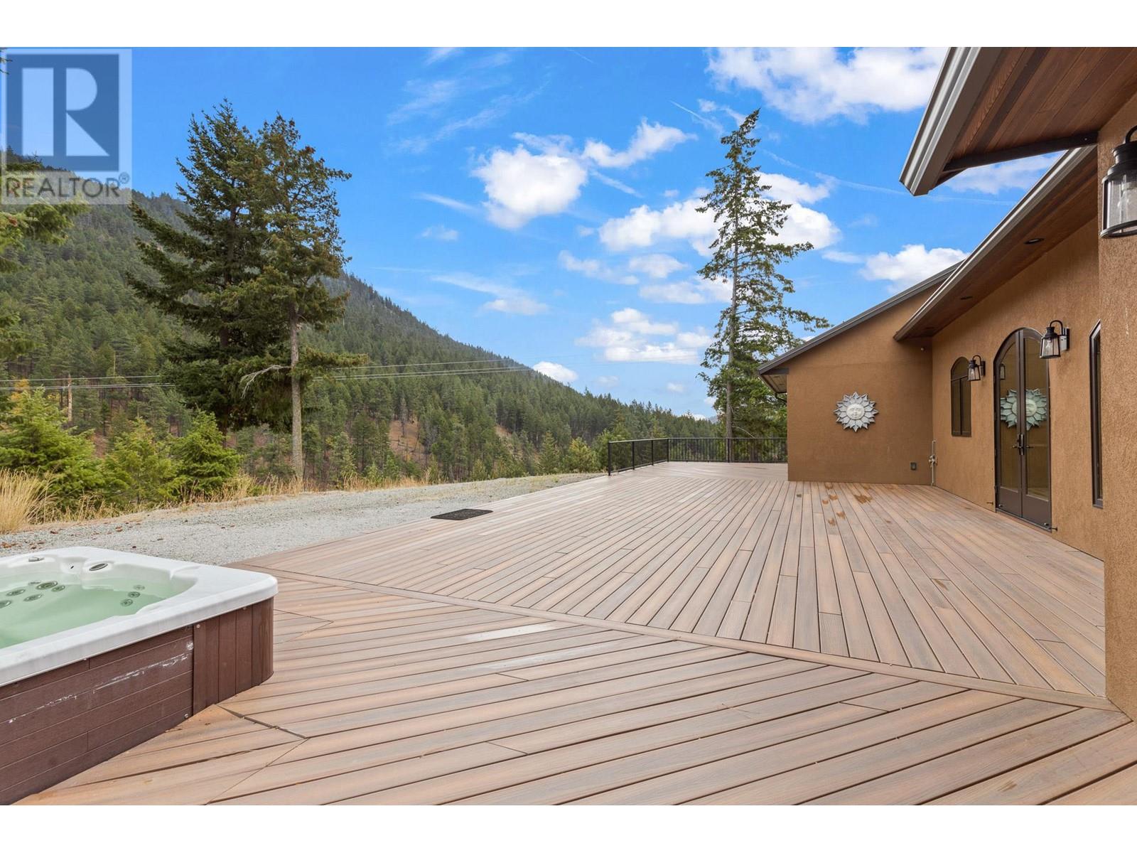 4335 Maxwell Road Peachland