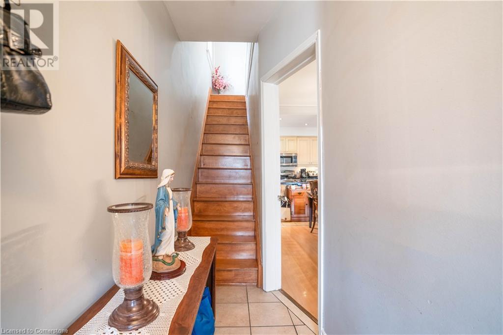 196 Avondale Street, Hamilton, Ontario  L8L 7C3 - Photo 2 - XH4199059