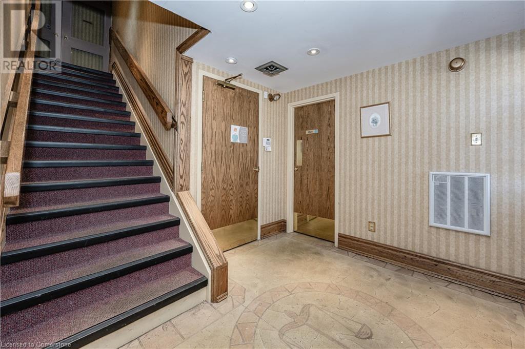 2122 Old Lakeshore Road, Burlington, Ontario  L7R 1A3 - Photo 11 - XH4200770