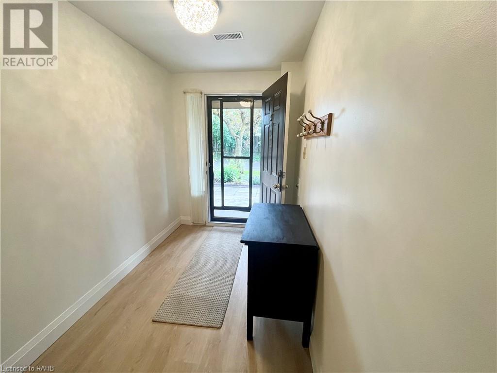 34 Bow Valley Drive Unit# 5, Hamilton, Ontario L8E 3L4 - Photo 4 - XH4201477