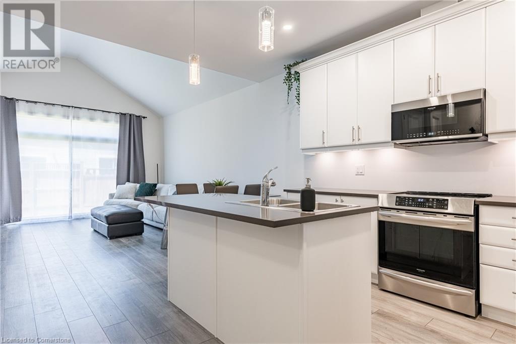 39 Cosmopolitan Common, St. Catharines, Ontario L2M 0A6 - Photo 6 - XH4201870