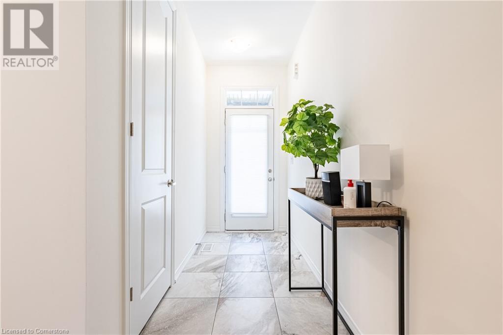 39 Cosmopolitan Common, St. Catharines, Ontario L2M 0A6 - Photo 4 - XH4201870