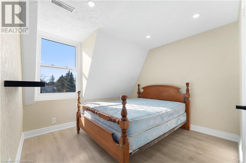 4 Patton Street, Grimsby, Ontario L3M 3M5 - Photo 35 - XH4201977