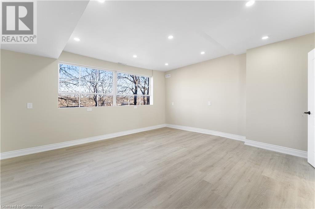 4 Patton Street, Grimsby, Ontario L3M 3M5 - Photo 13 - XH4201977