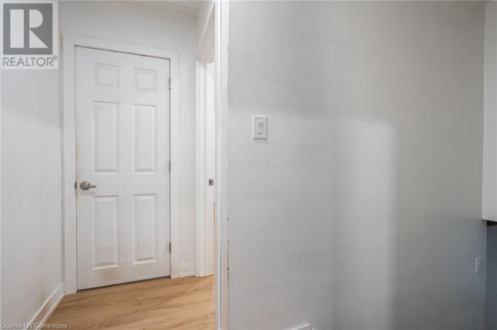 13 Henry Street Unit# Upper, Hamilton, Ontario L8P 1G7 - Photo 5 - XH4202040