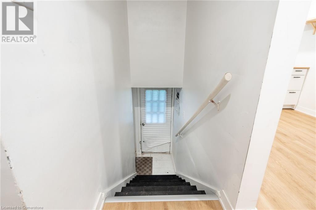 13 Henry Street Unit# Upper, Hamilton, Ontario L8P 1G7 - Photo 4 - XH4202040