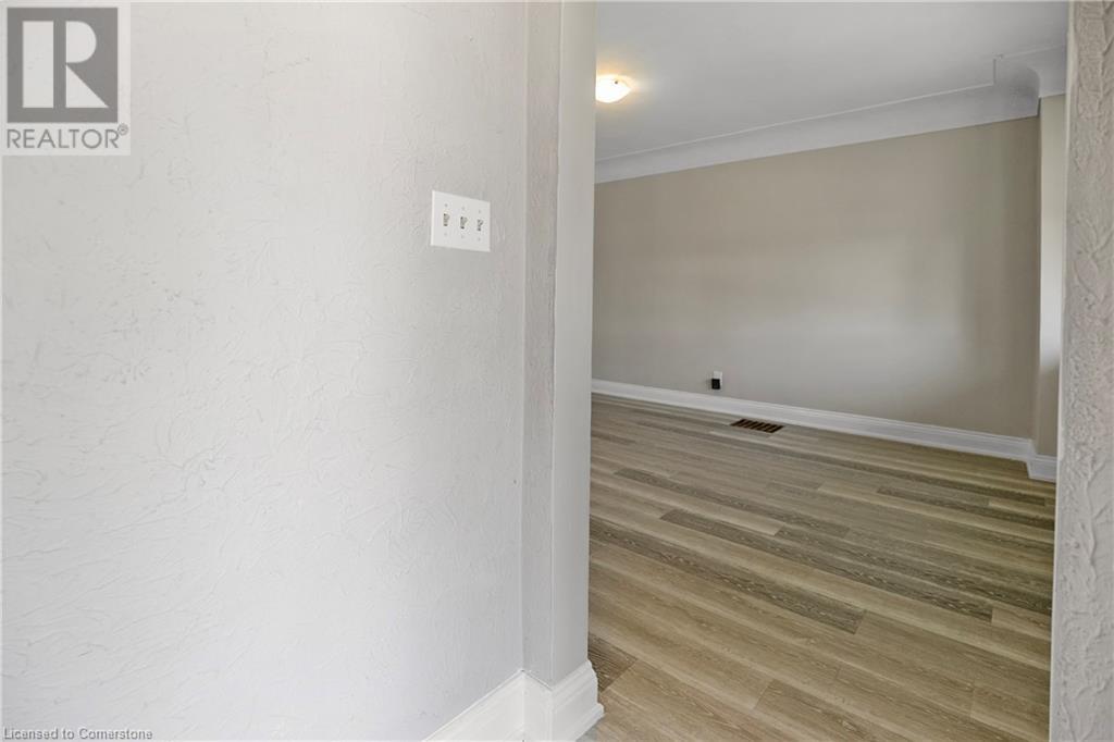 243 Holmesdale Avenue, Hamilton, Ontario L8K 3M6 - Photo 4 - XH4202123