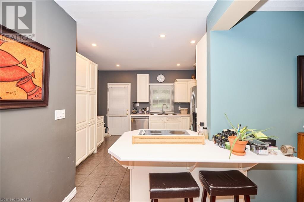 6073 Dixon Street, Niagara Falls, Ontario  L2G 2L4 - Photo 8 - XH4202317