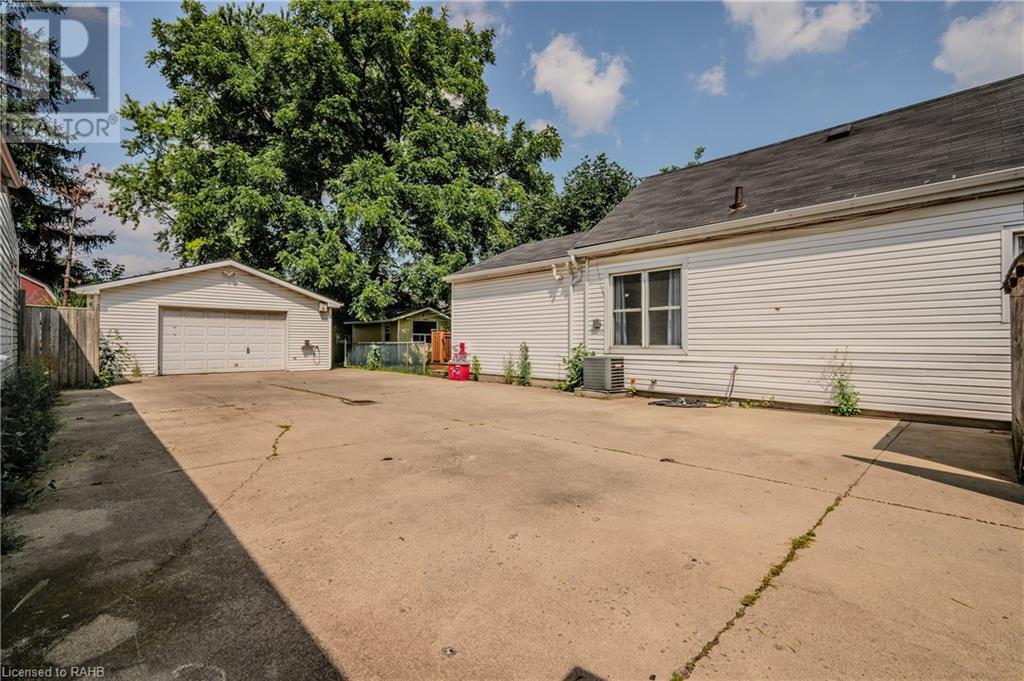 80 East 33rd Street, Hamilton, Ontario L8V 3T2 - Photo 3 - XH4203169