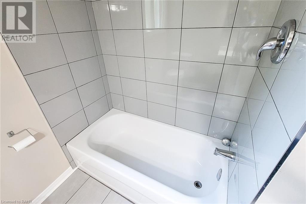 77 Kenilworth Avenue S Unit# Upper, Hamilton, Ontario L8K 2T1 - Photo 19 - XH4203243