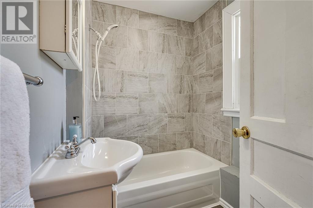 167 Balsam Avenue S, Hamilton, Ontario L8M 3B7 - Photo 12 - XH4203326