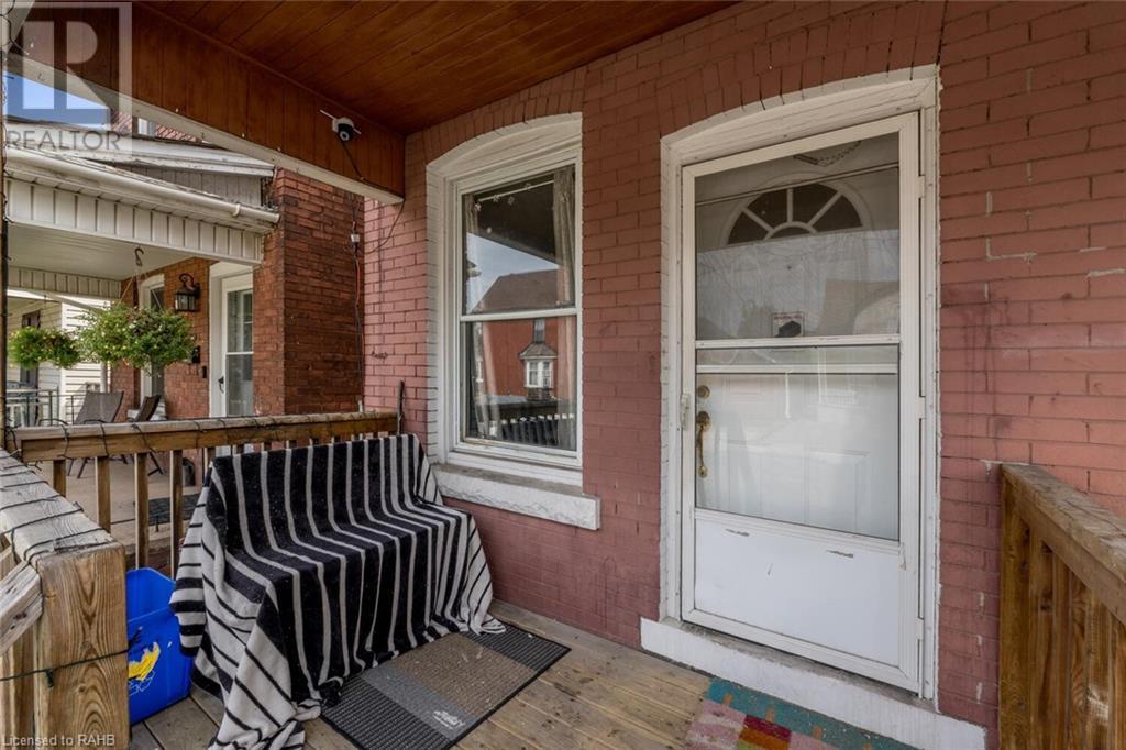 Property at 236 GROSVENOR Avenue N image 5