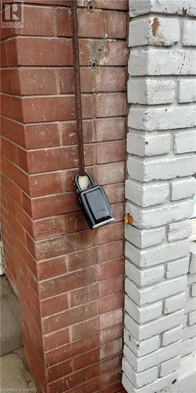 17 Argyle Street N, Caledonia, Ontario N3W 1B6 - Photo 2 - XH4203376