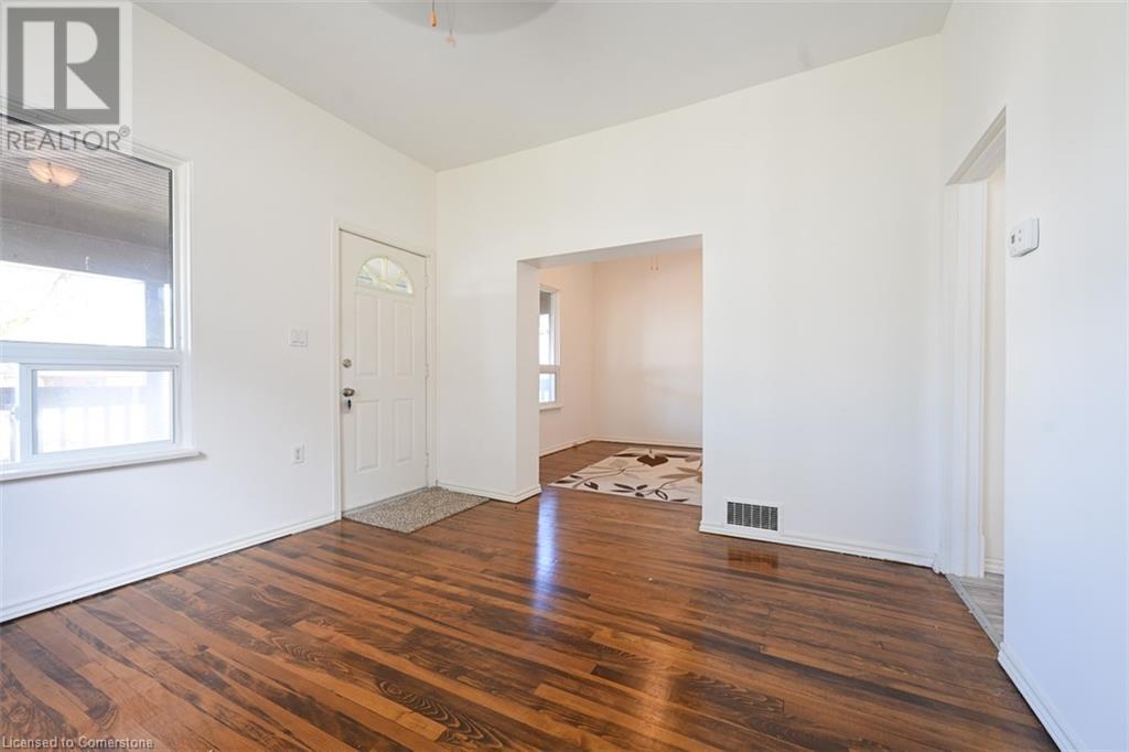 5768 Summer Street, Niagara Falls, Ontario  L2G 1M2 - Photo 10 - XH4203423