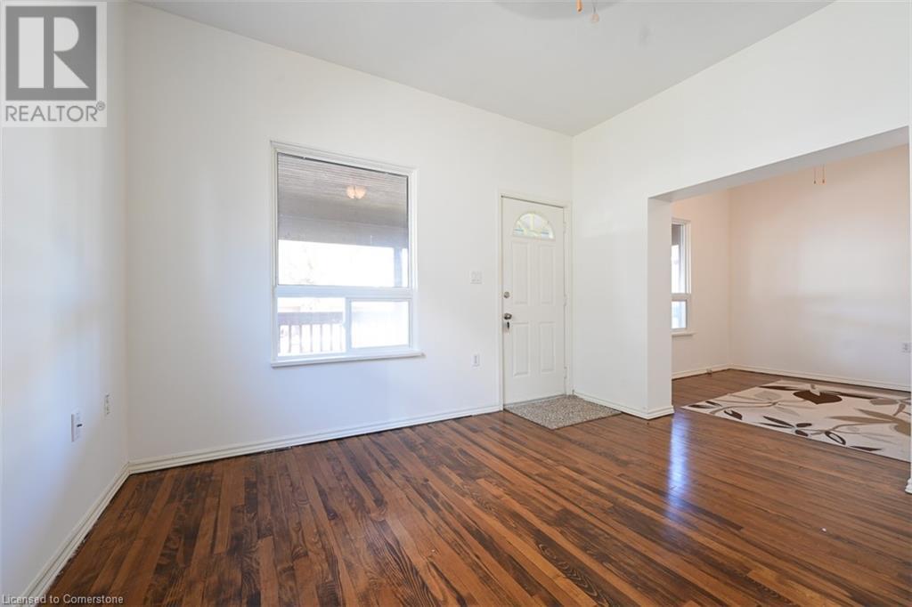 5768 Summer Street, Niagara Falls, Ontario  L2G 1M2 - Photo 8 - XH4203423