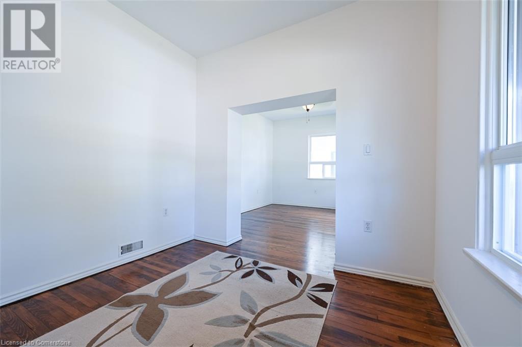 5768 Summer Street, Niagara Falls, Ontario  L2G 1M2 - Photo 11 - XH4203423