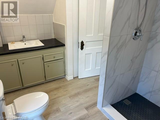 2 Undermount Avenue Unit# 4, Hamilton, Ontario L8P 3Z6 - Photo 5 - XH4203474