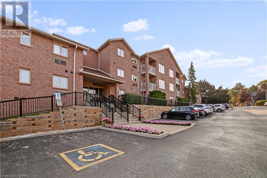 3050 PINEMEADOW Drive Unit# 56, burlington, Ontario