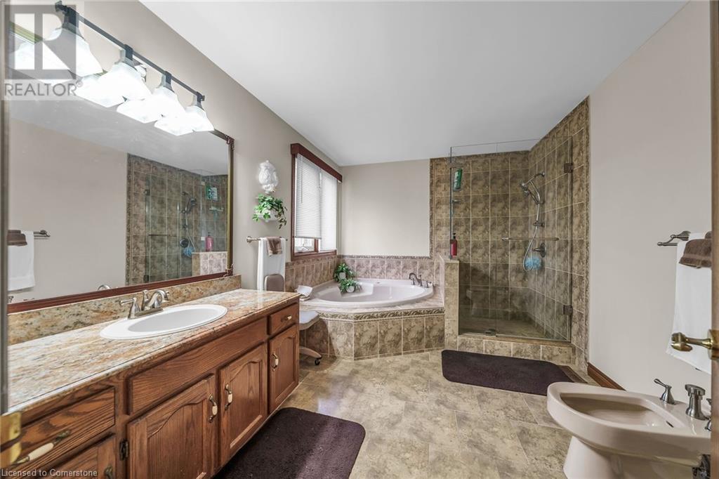 3 Shoreline Crescent, Grimsby, Ontario  L3M 5B1 - Photo 31 - XH4204752