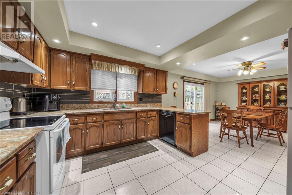3 Shoreline Crescent, Grimsby, Ontario  L3M 5B1 - Photo 17 - XH4204752