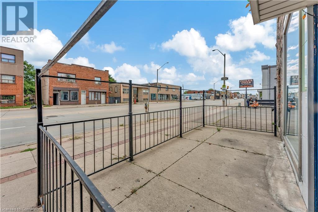 Property at 225 PARKDALE Avenue N image 3