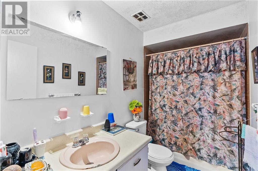 2126 Pashak CourtMississauga, Ontario  L5A 1H7 - Photo 16 - XH4205218