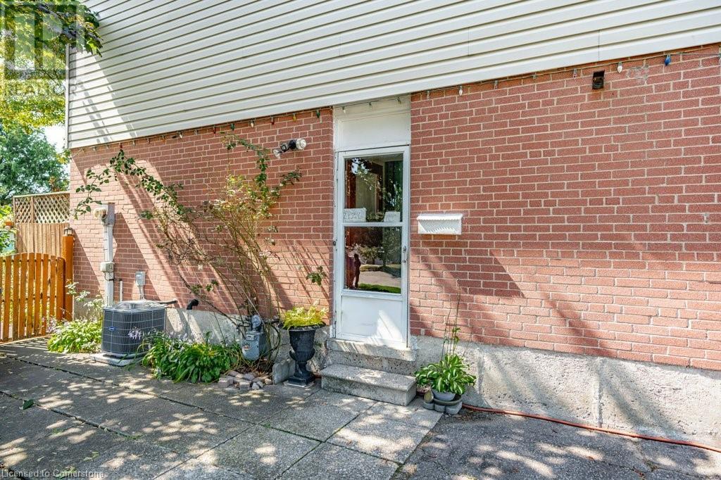 2126 Pashak CourtMississauga, Ontario  L5A 1H7 - Photo 4 - XH4205218
