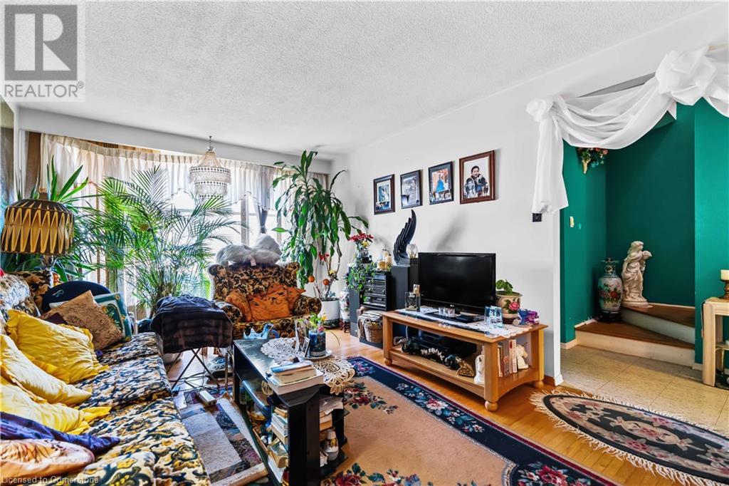 2126 Pashak CourtMississauga, Ontario  L5A 1H7 - Photo 6 - XH4205218