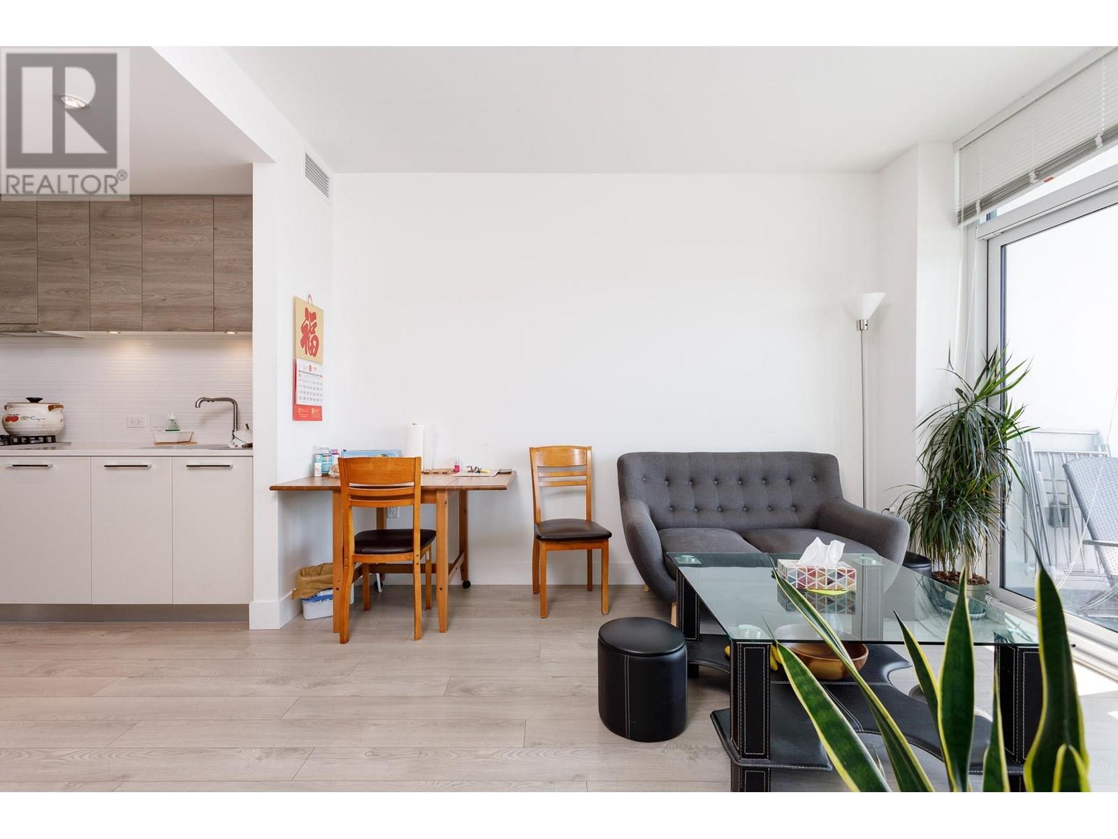 Listing Picture 12 of 32 : 609 7388 KINGSWAY, Burnaby / 本拿比 - 魯藝地產 Yvonne Lu Group - MLS Medallion Club Member