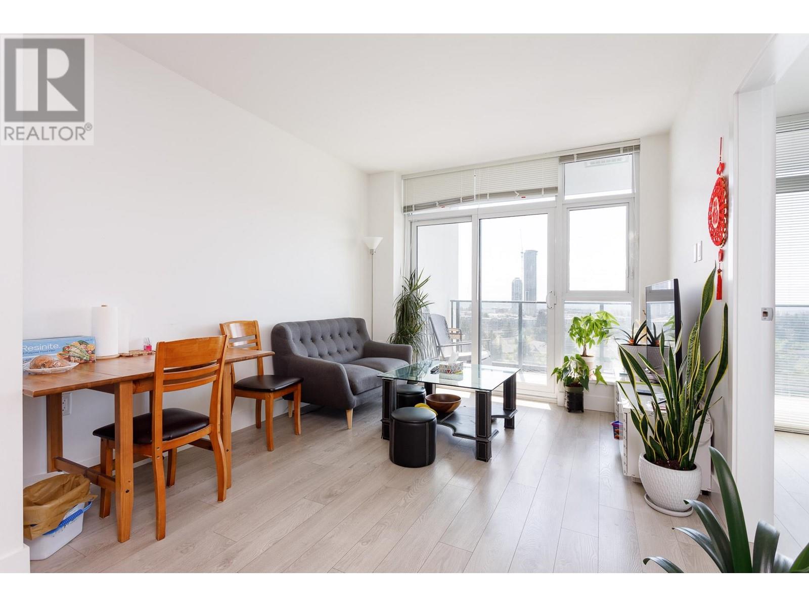 Listing Picture 9 of 32 : 609 7388 KINGSWAY, Burnaby / 本拿比 - 魯藝地產 Yvonne Lu Group - MLS Medallion Club Member