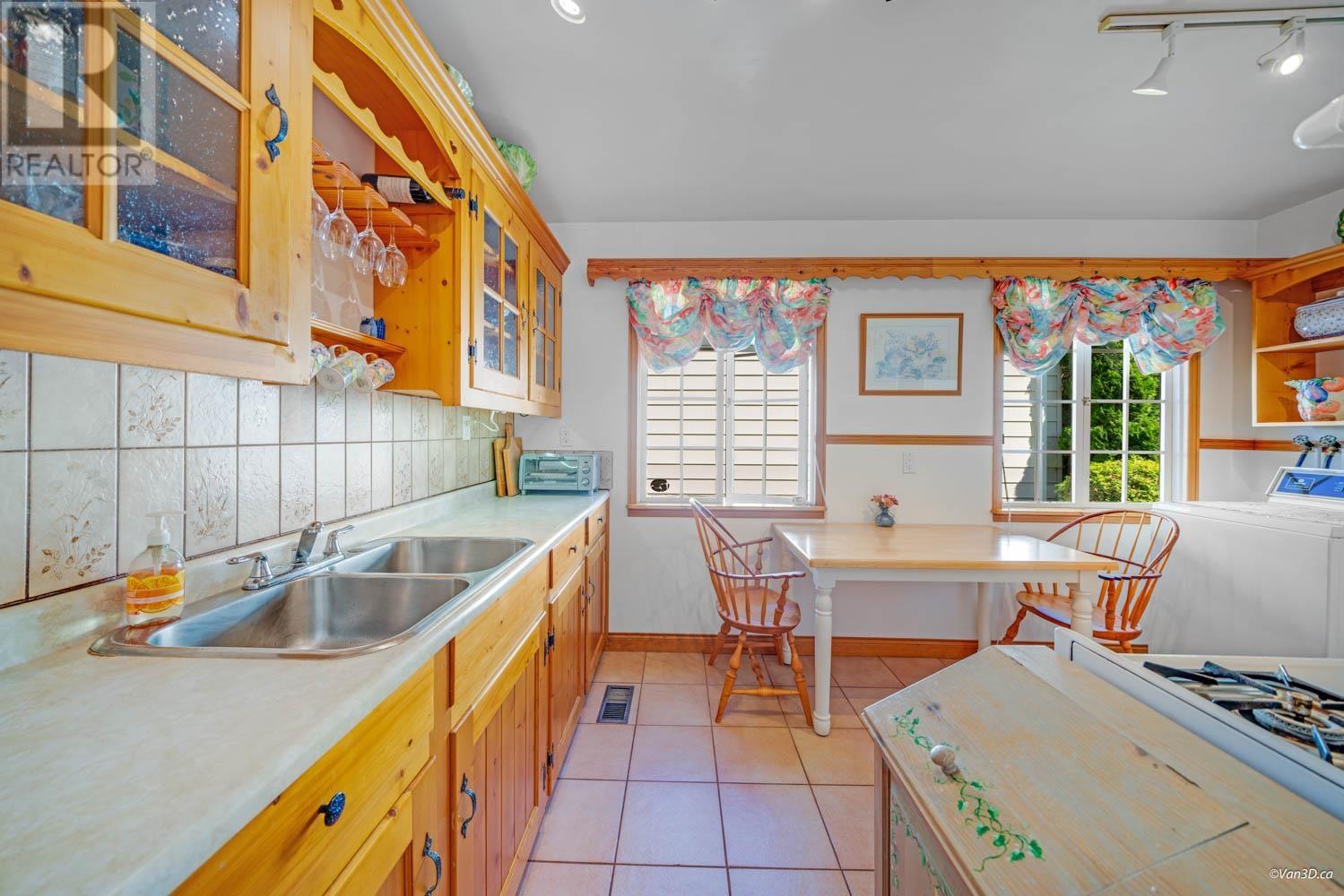 Listing Picture 10 of 31 : 3463 MONS DRIVE, Vancouver / 溫哥華 - 魯藝地產 Yvonne Lu Group - MLS Medallion Club Member