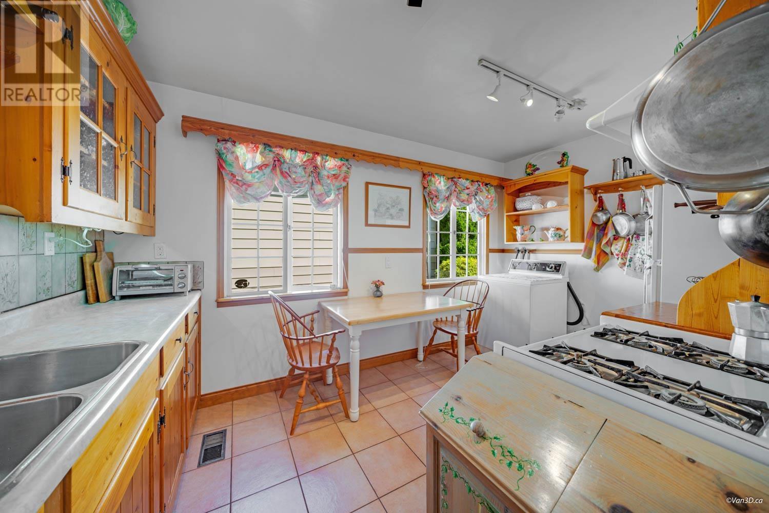 Listing Picture 11 of 31 : 3463 MONS DRIVE, Vancouver / 溫哥華 - 魯藝地產 Yvonne Lu Group - MLS Medallion Club Member