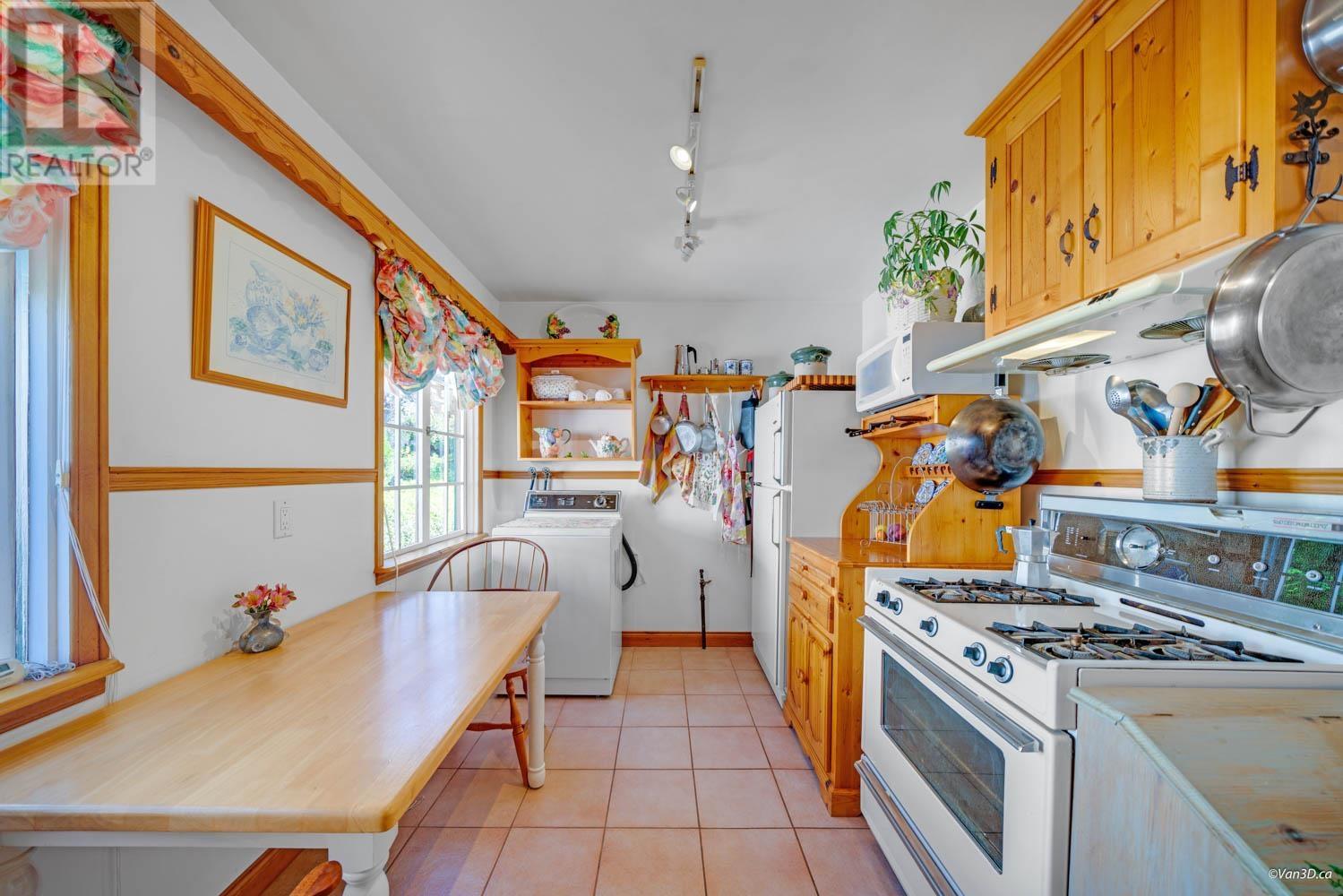 Listing Picture 12 of 31 : 3463 MONS DRIVE, Vancouver / 溫哥華 - 魯藝地產 Yvonne Lu Group - MLS Medallion Club Member