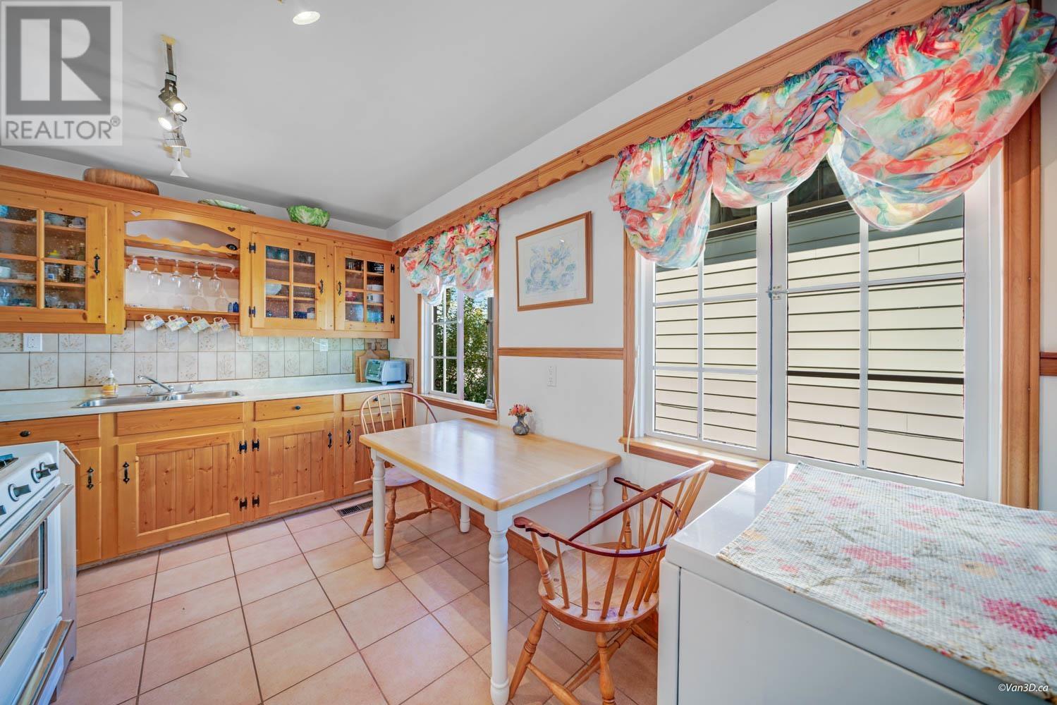 Listing Picture 13 of 31 : 3463 MONS DRIVE, Vancouver / 溫哥華 - 魯藝地產 Yvonne Lu Group - MLS Medallion Club Member