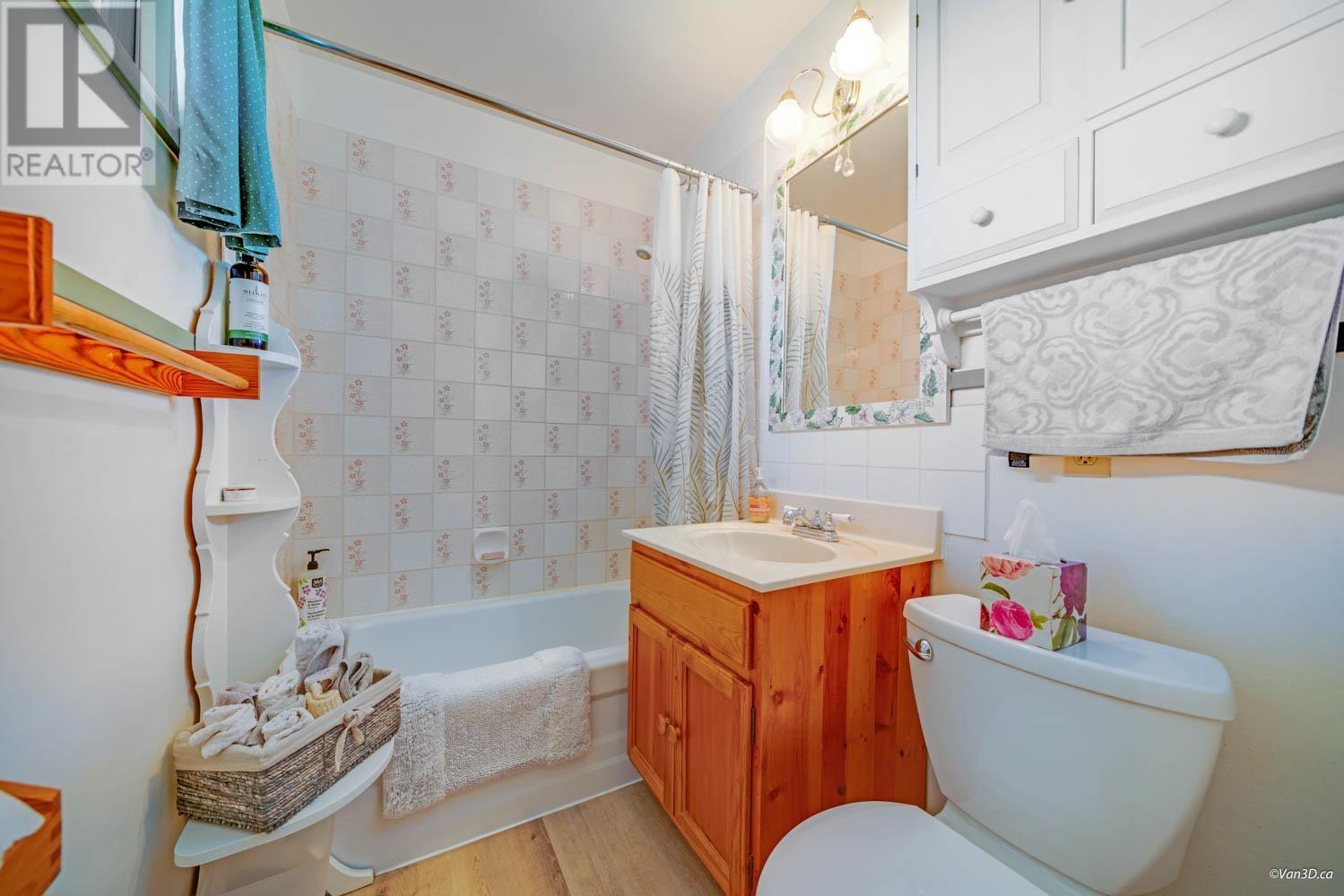 Listing Picture 17 of 31 : 3463 MONS DRIVE, Vancouver / 溫哥華 - 魯藝地產 Yvonne Lu Group - MLS Medallion Club Member