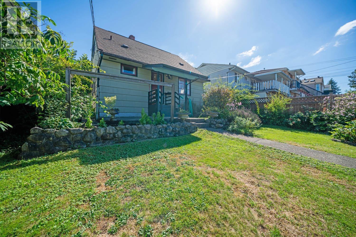 Listing Picture 26 of 31 : 3463 MONS DRIVE, Vancouver / 溫哥華 - 魯藝地產 Yvonne Lu Group - MLS Medallion Club Member