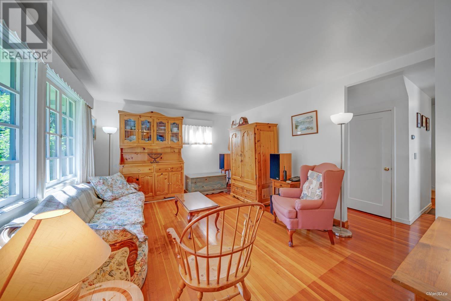 Listing Picture 4 of 31 : 3463 MONS DRIVE, Vancouver / 溫哥華 - 魯藝地產 Yvonne Lu Group - MLS Medallion Club Member