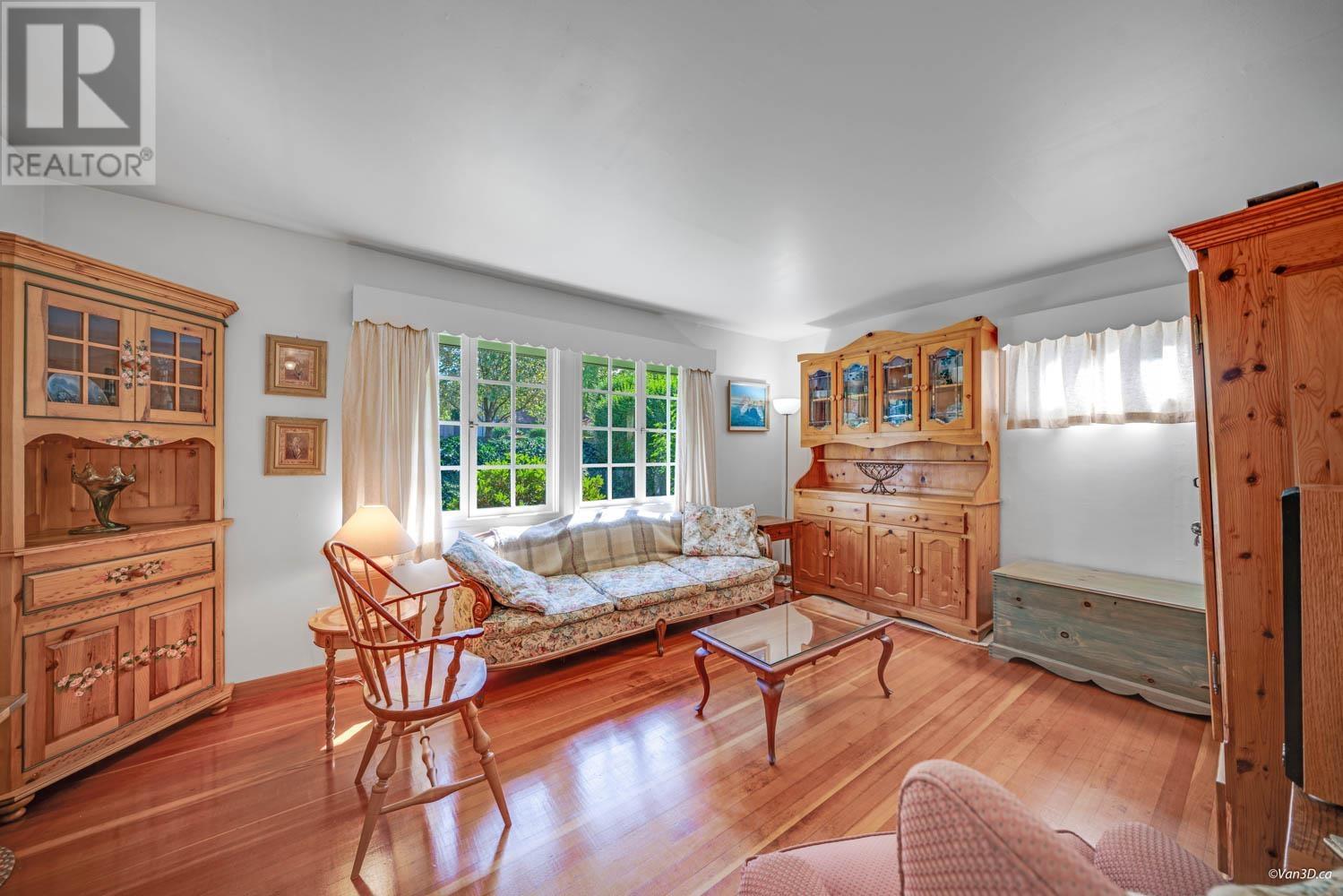 Listing Picture 6 of 31 : 3463 MONS DRIVE, Vancouver / 溫哥華 - 魯藝地產 Yvonne Lu Group - MLS Medallion Club Member