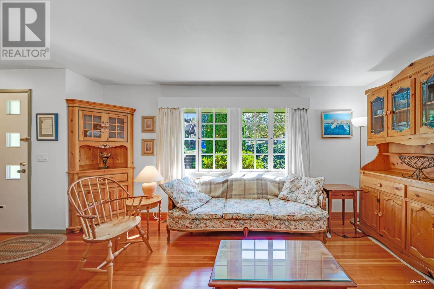 Listing Picture 7 of 31 : 3463 MONS DRIVE, Vancouver / 溫哥華 - 魯藝地產 Yvonne Lu Group - MLS Medallion Club Member