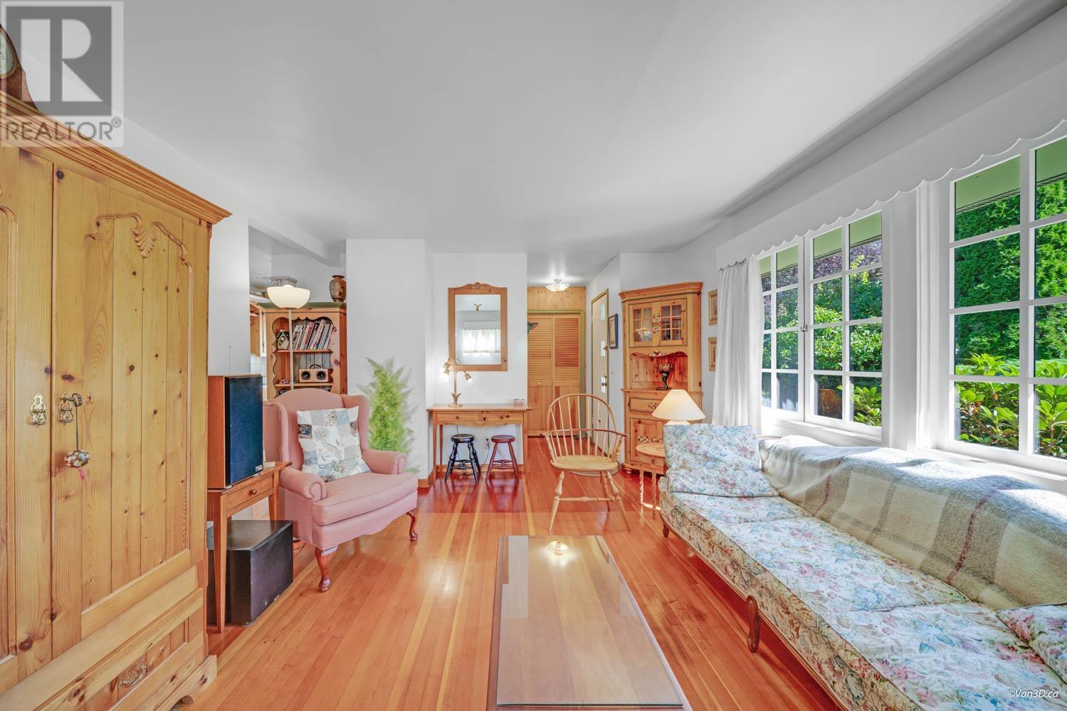 Listing Picture 9 of 31 : 3463 MONS DRIVE, Vancouver / 溫哥華 - 魯藝地產 Yvonne Lu Group - MLS Medallion Club Member