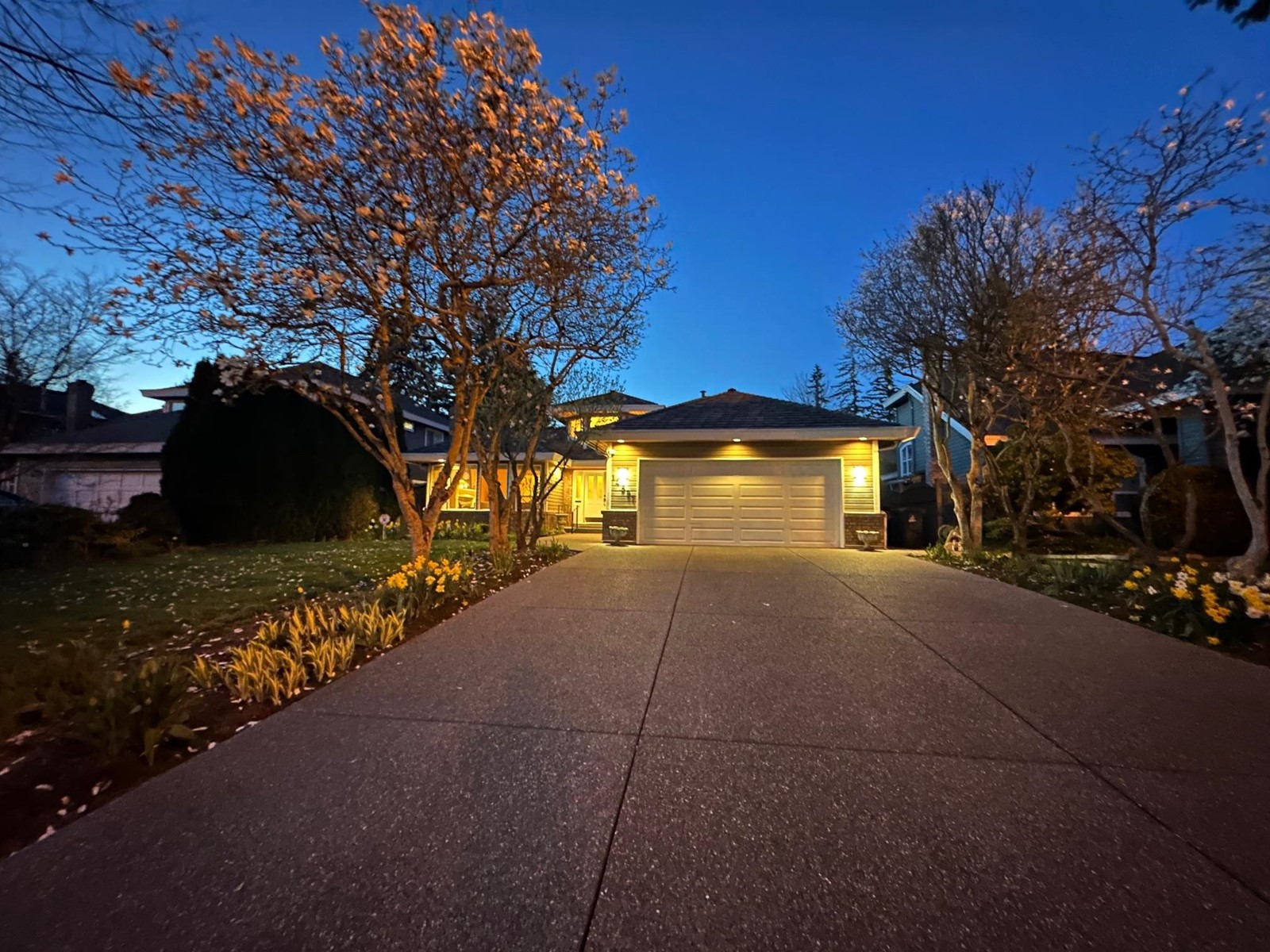 Property at 14897 22 AVENUE image 1