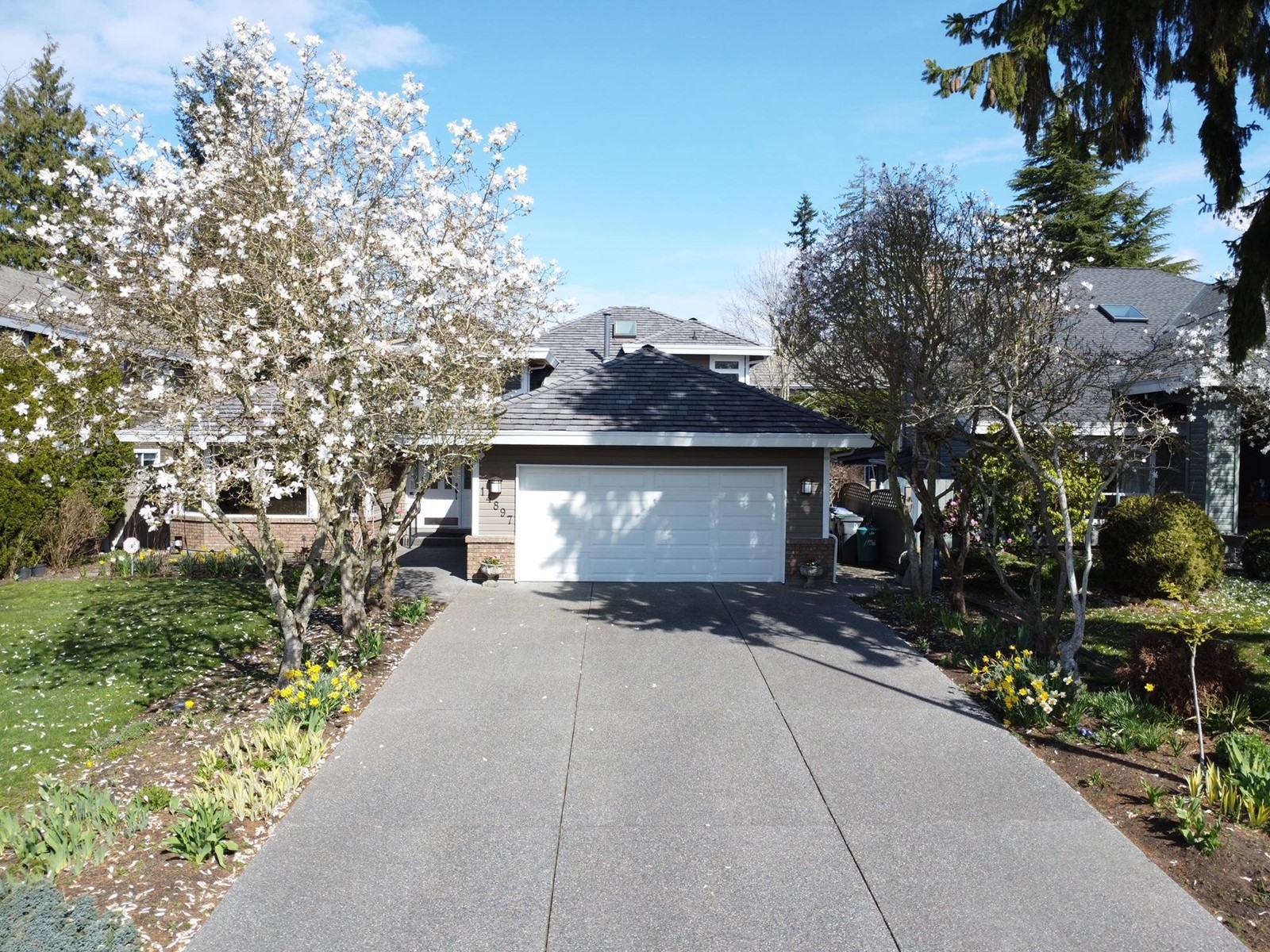 Property at 14897 22 AVENUE image 2