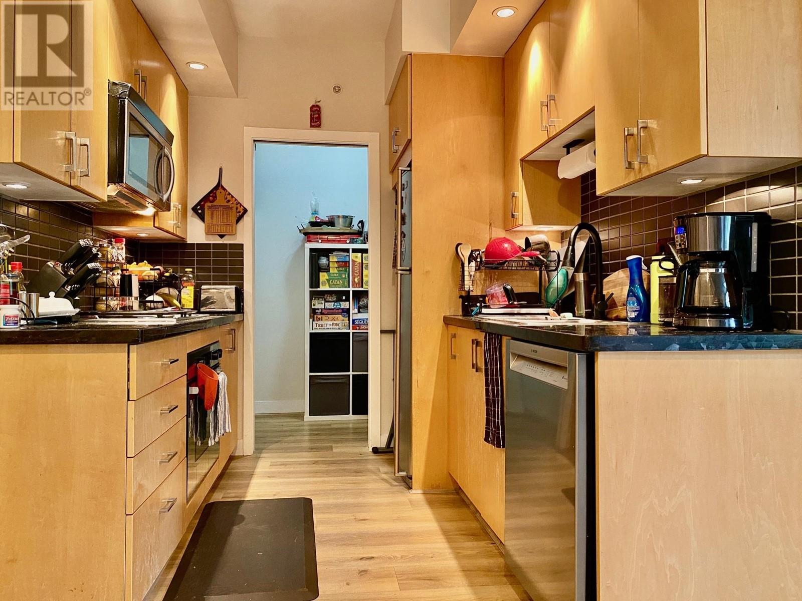 Listing Picture 4 of 26 : 204 1050 SMITHE STREET, Vancouver / 溫哥華 - 魯藝地產 Yvonne Lu Group - MLS Medallion Club Member